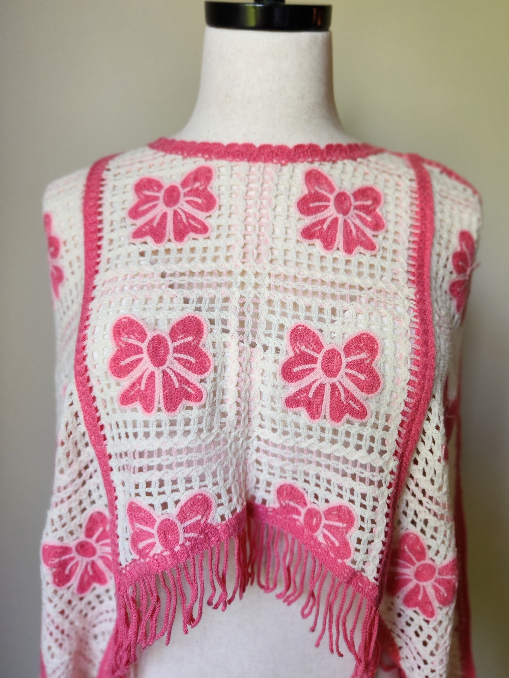 House Of Harlow 1960 Pink Bow Granny Square Crochet Fringe Poncho Top OS NWOT